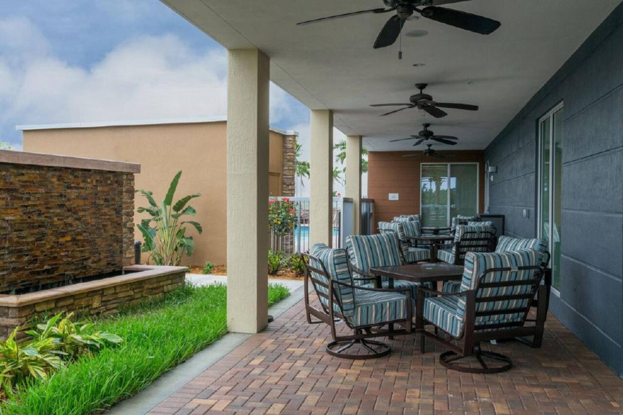 Fairfield Inn & Suites By Marriott Fort Lauderdale פמברוק פיינס מראה חיצוני תמונה