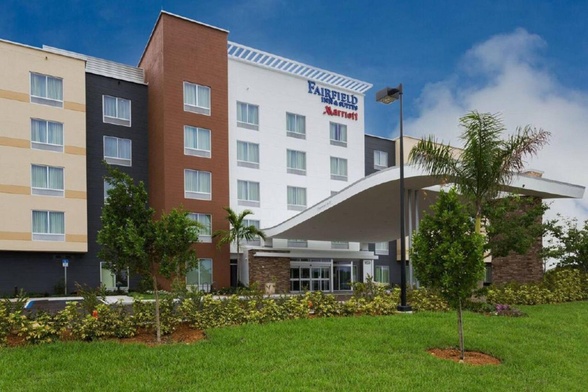 Fairfield Inn & Suites By Marriott Fort Lauderdale פמברוק פיינס מראה חיצוני תמונה